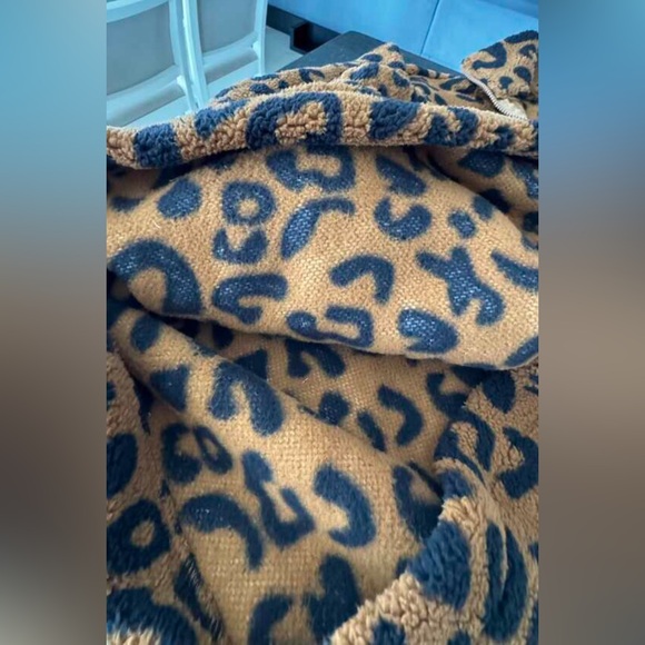 Leopard fleece zip up sweater L - Picture 2 of 8